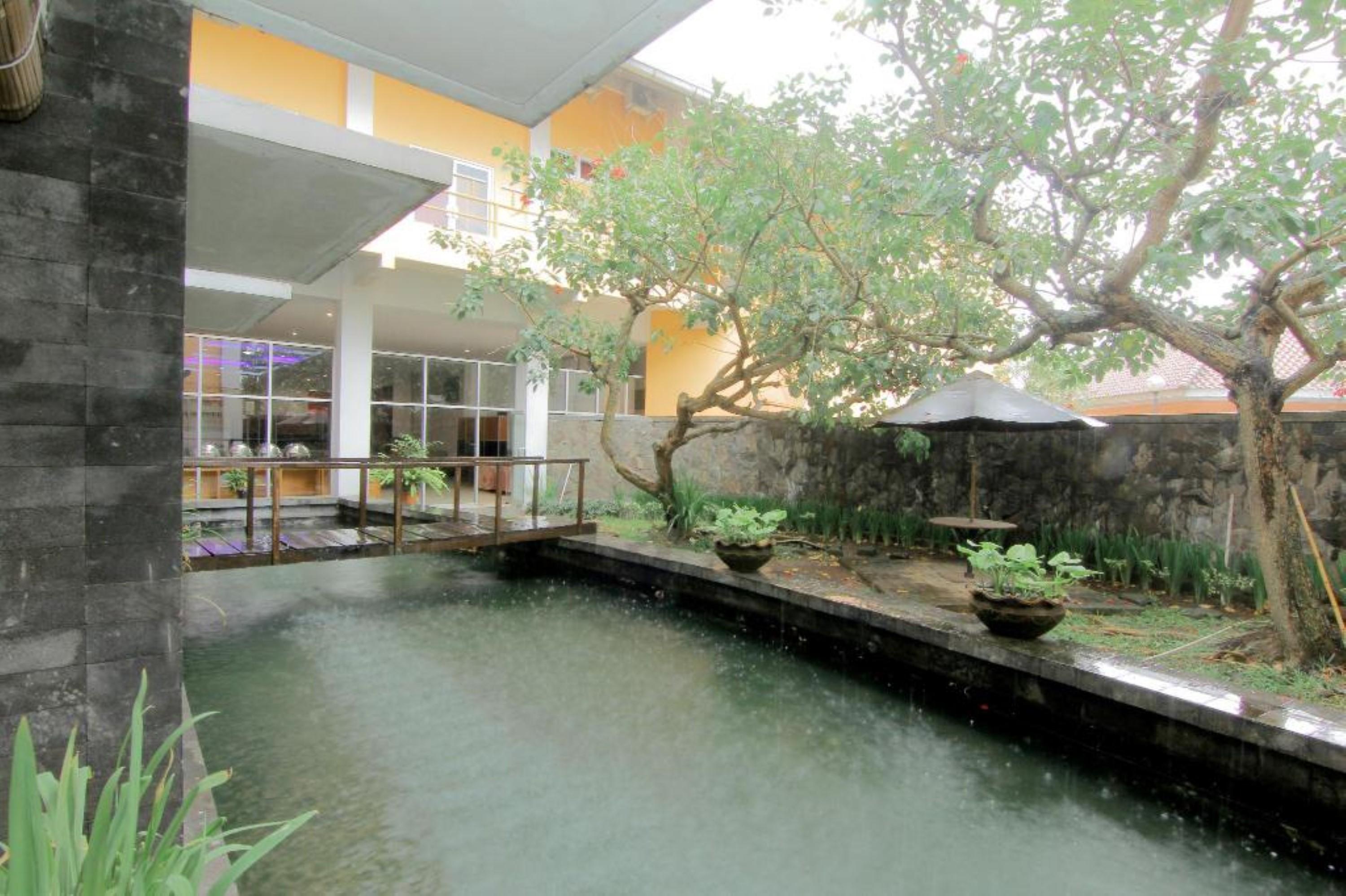 University Hotel Sunan Kalijaga Kalasan エクステリア 写真
